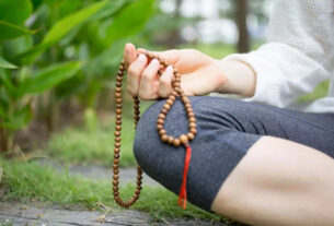 The Importance Of Chanting 'Gayatri Mantra' Early In The Morning